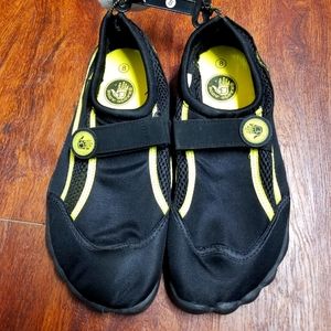 New with tags Body Glove men's size 8 water shoes.